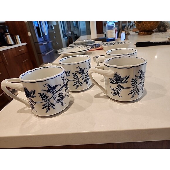 4 VINTAGE BLUE DANUBE ONION JAPAN 3 1/8" TALL MUGS - Picture 4 of 7